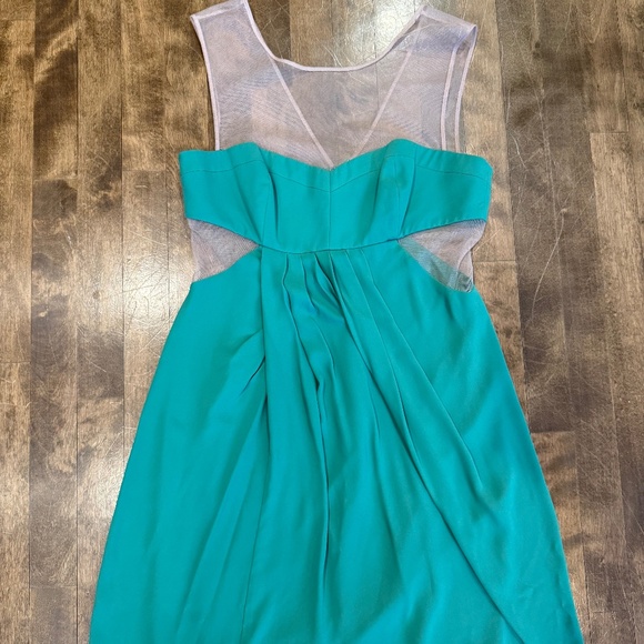 BCBG green dress with mesh detail size 10 - Picture 1 of 1